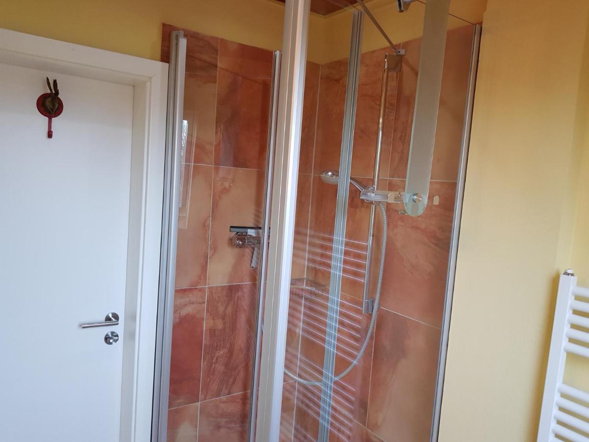 フェーマルンHaus Am Teich - Teichblickアパートメント エクステリア 写真